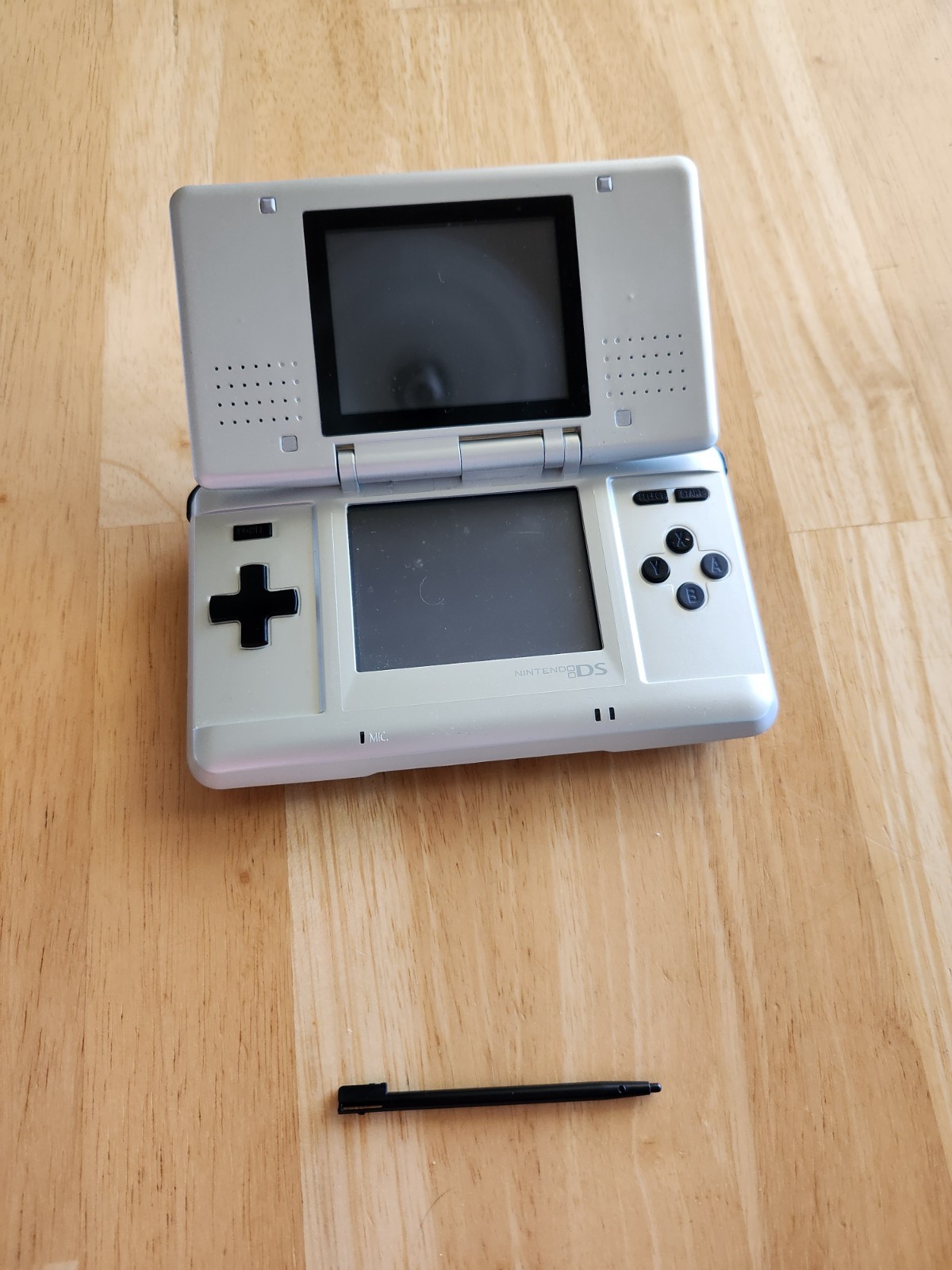Original Nintendo DS NTR-001 Console/Stylus/Charger Nice Shell