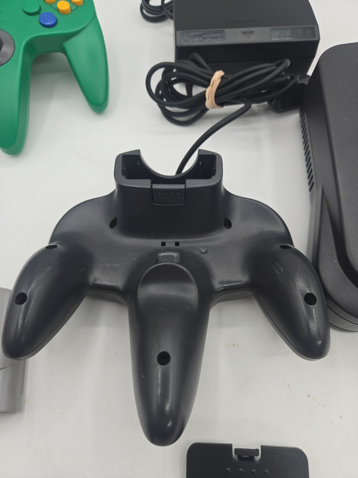 Nintendo 64 N64 System Console Bundle Controllers Cords & Jumper Pack Games Wow