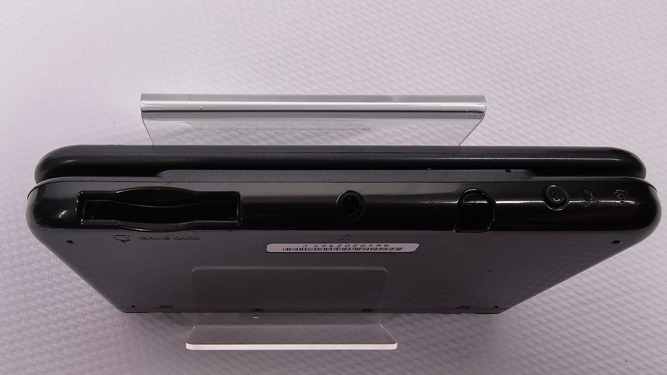 New Nintendo 3DS XL System Black NTSC-U/C (US/Canada) RED-001 USED w/ Charger