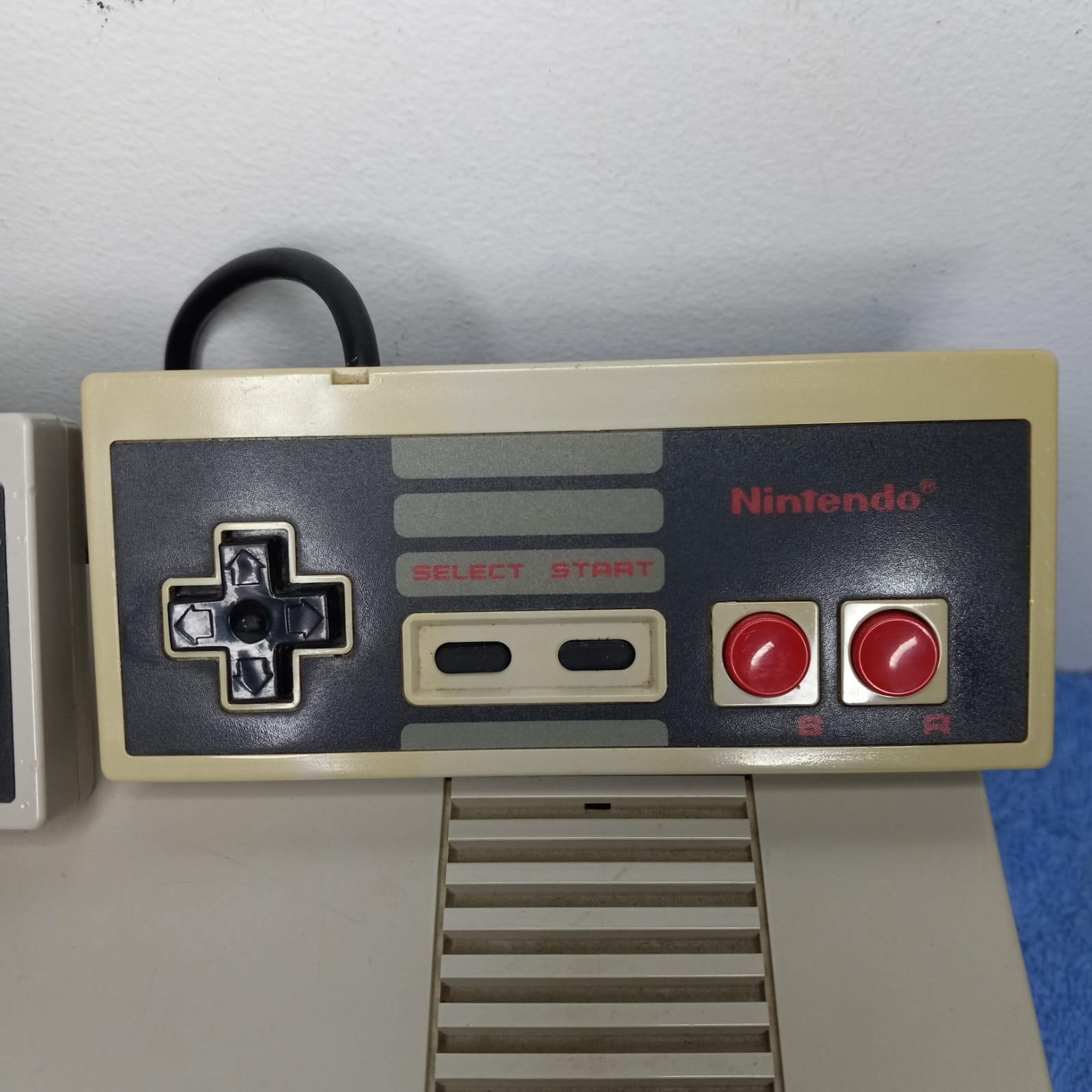 Nintendo NES Action Set Home Console – White/Gray + 2 Controllers + Golf Game