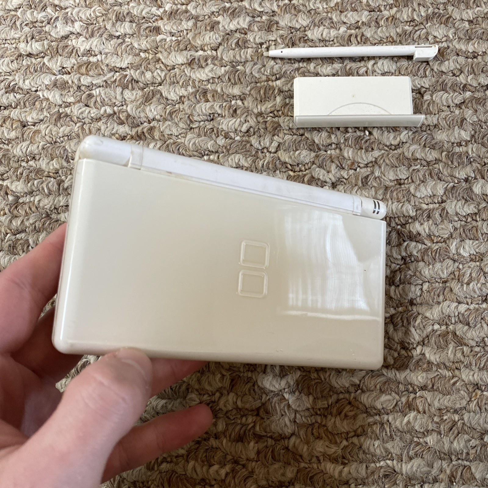 Nintendo DS Lite Polar White Handheld System WITH CHARGER AND STYLUS OEM