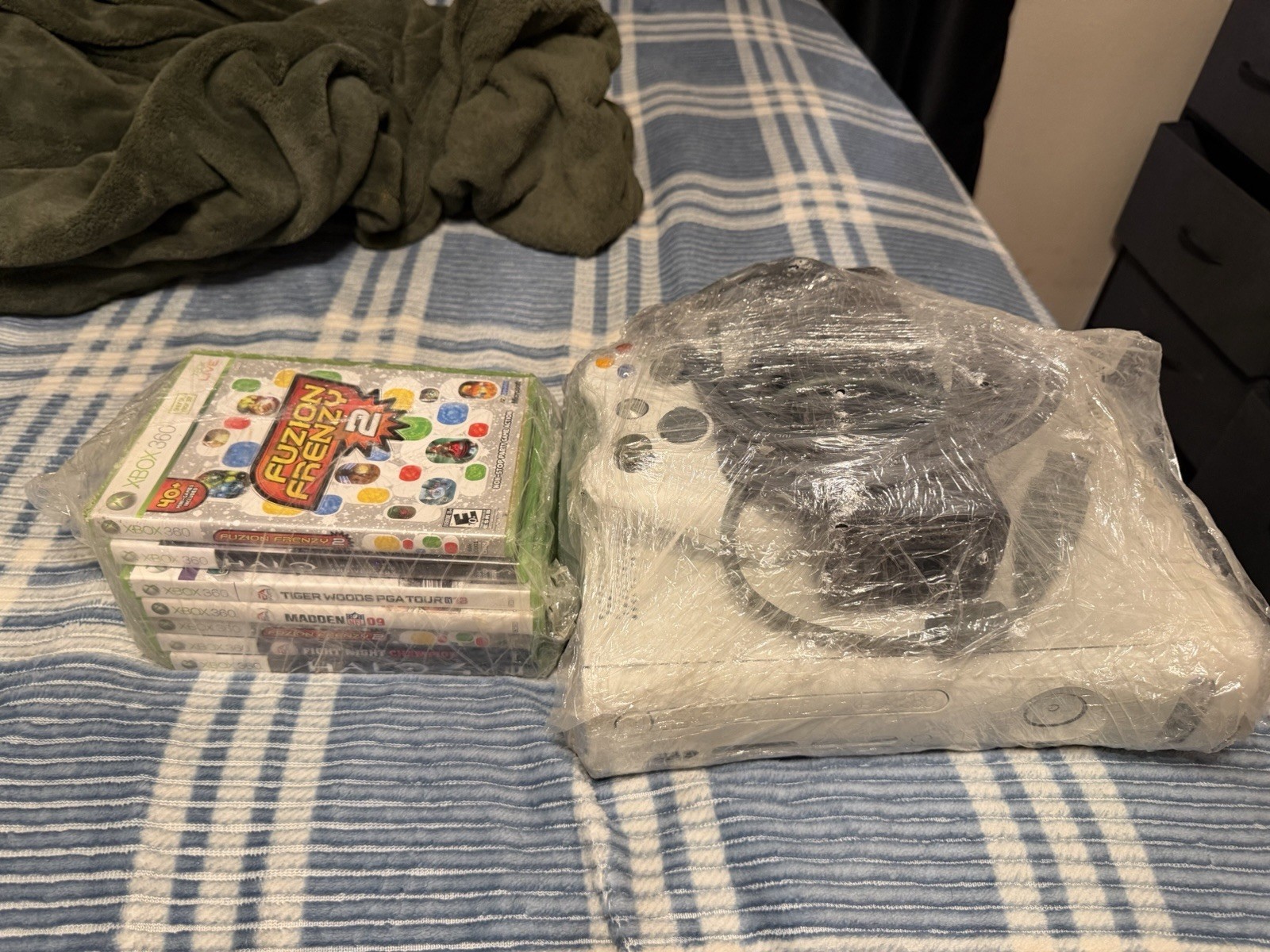 Microsoft Xbox 360 White 20GB HDD Console Bundle w/ 5 Games Halo 4 + More