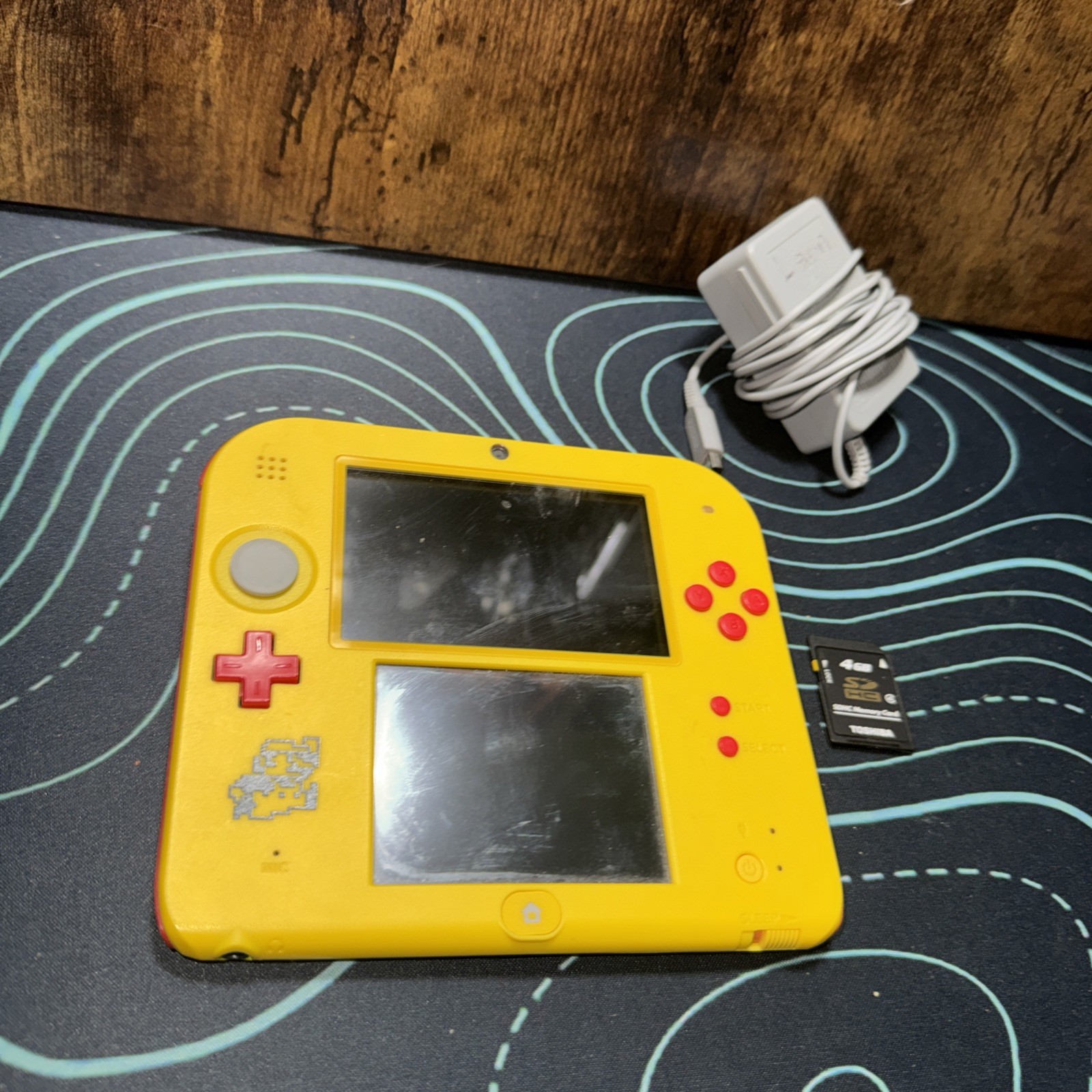 Nintendo 2DS Super Mario Maker Edition FULLY TESTED WORKING with Charger