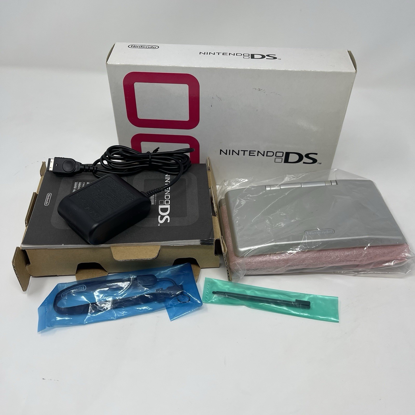 Silver Nintendo DS Original – (NTR-001 ) w/ Box – Good Condition – Japanese