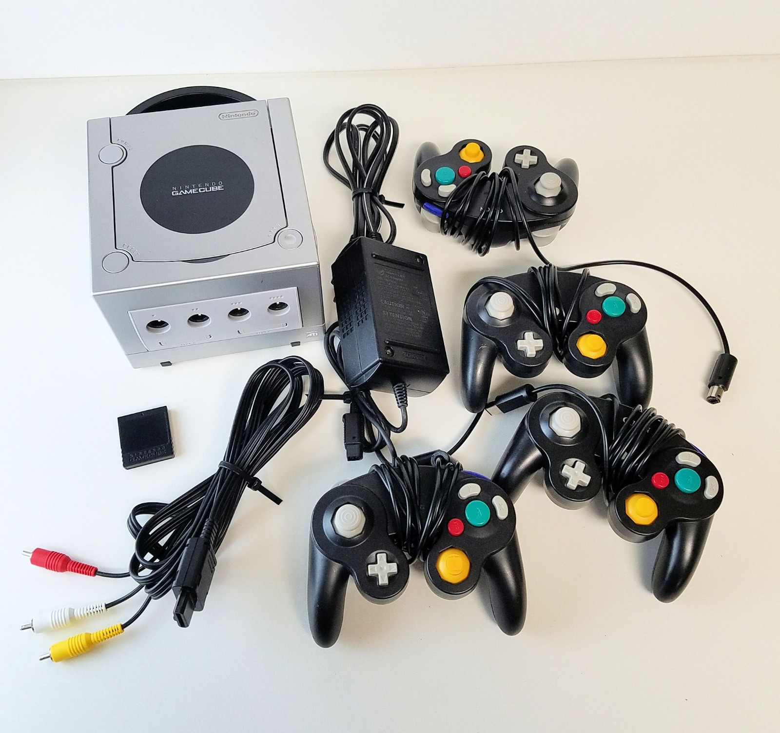 GameCube Console DOL-101 w/ 4 Controllers, Memory Card, cables + Wario World