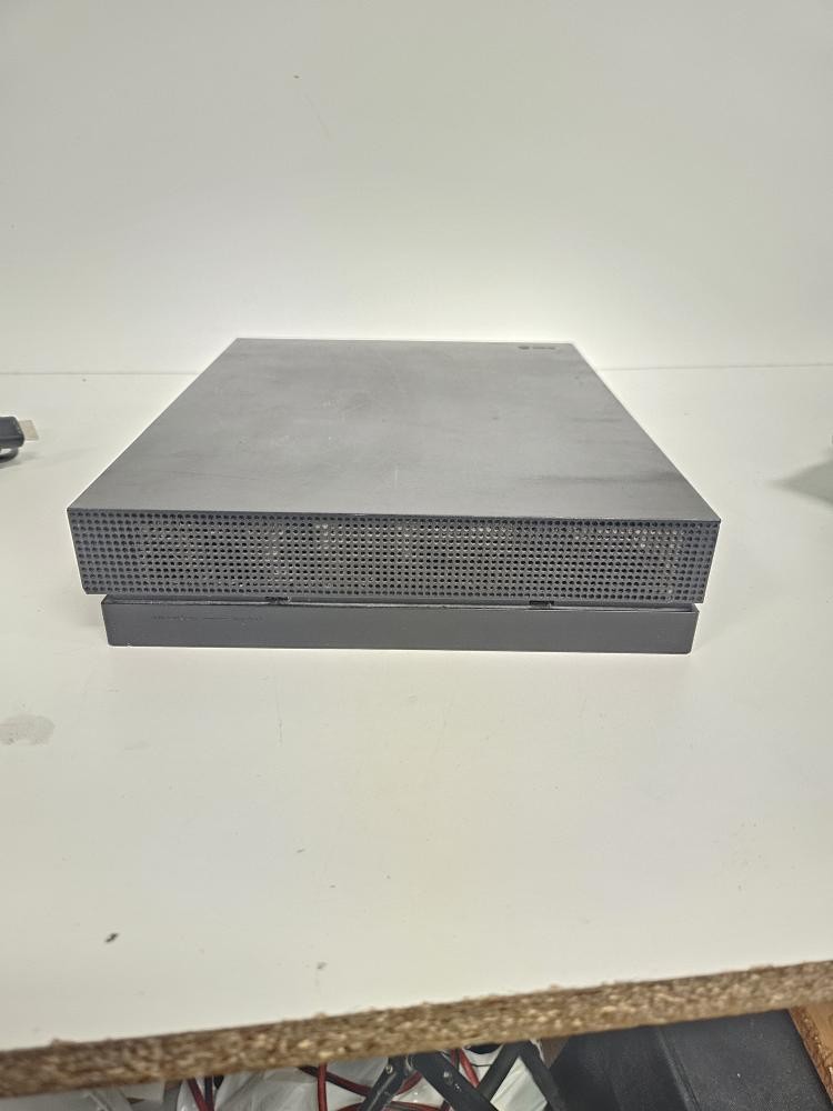MICROSOFT XBOX ONE X – CONSOLE – 1TB – 1787 (P17030994)