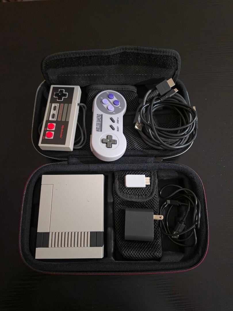 NES 512MB NES Classic Edition Console -Gray W/Case & Wireless Controller.