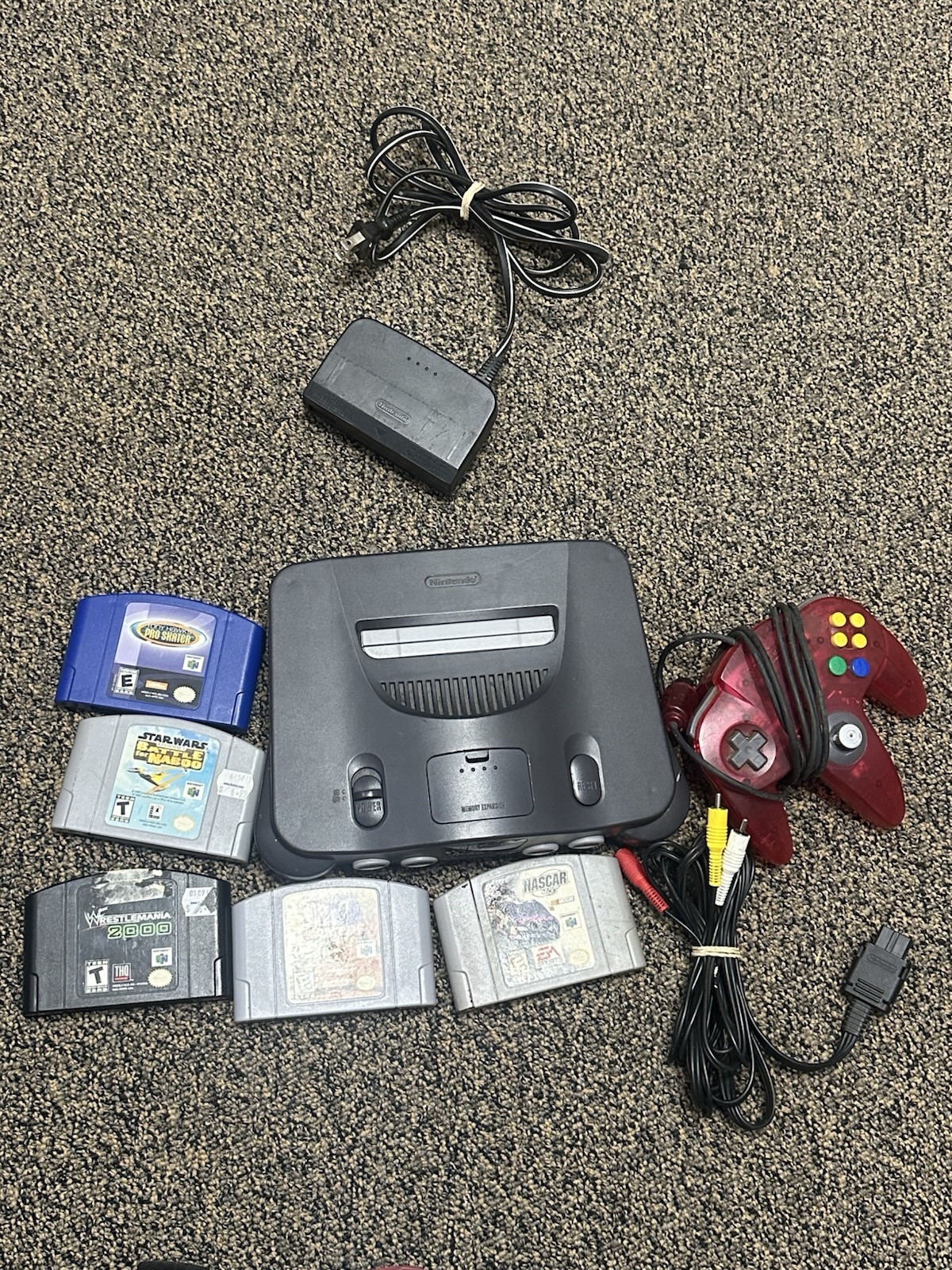 n64 console bundle, 1 controller ,5 games, all cables included tested works