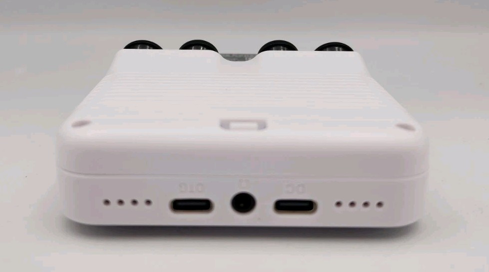 RK3326 Quad Core Handheld Game Console 128G With Built-in 15000+ Games, White