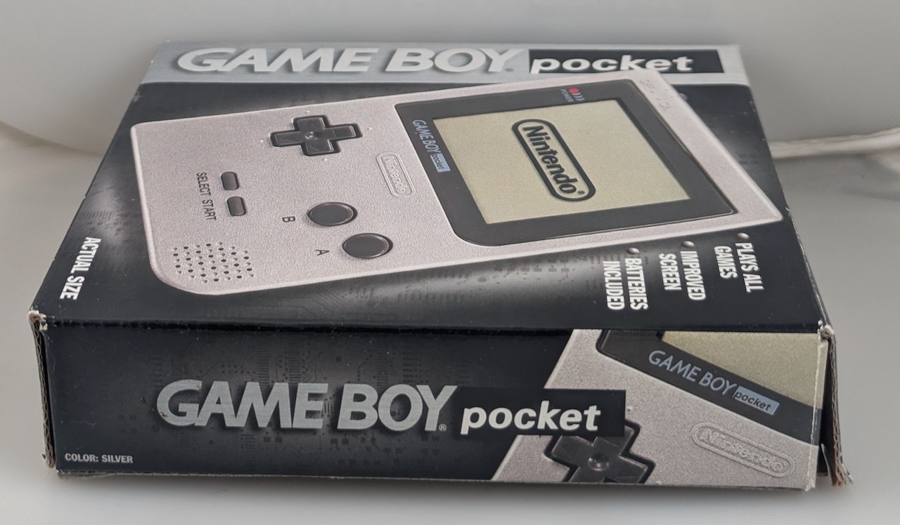 Nintendo Gameboy Pocket – Silver – w/ Box corrosion