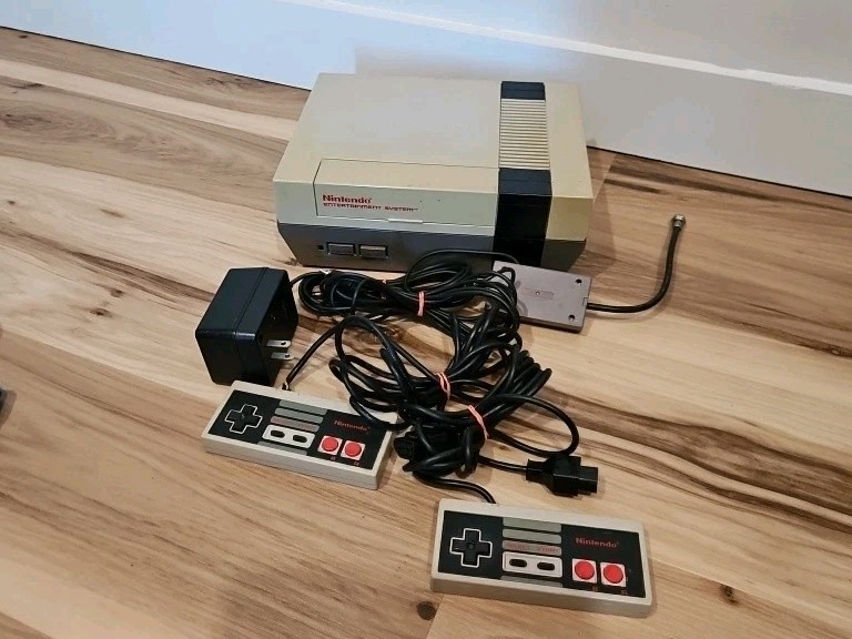 Nintendo NES-001 1985 Sometimes it works other times the red light just blinks.