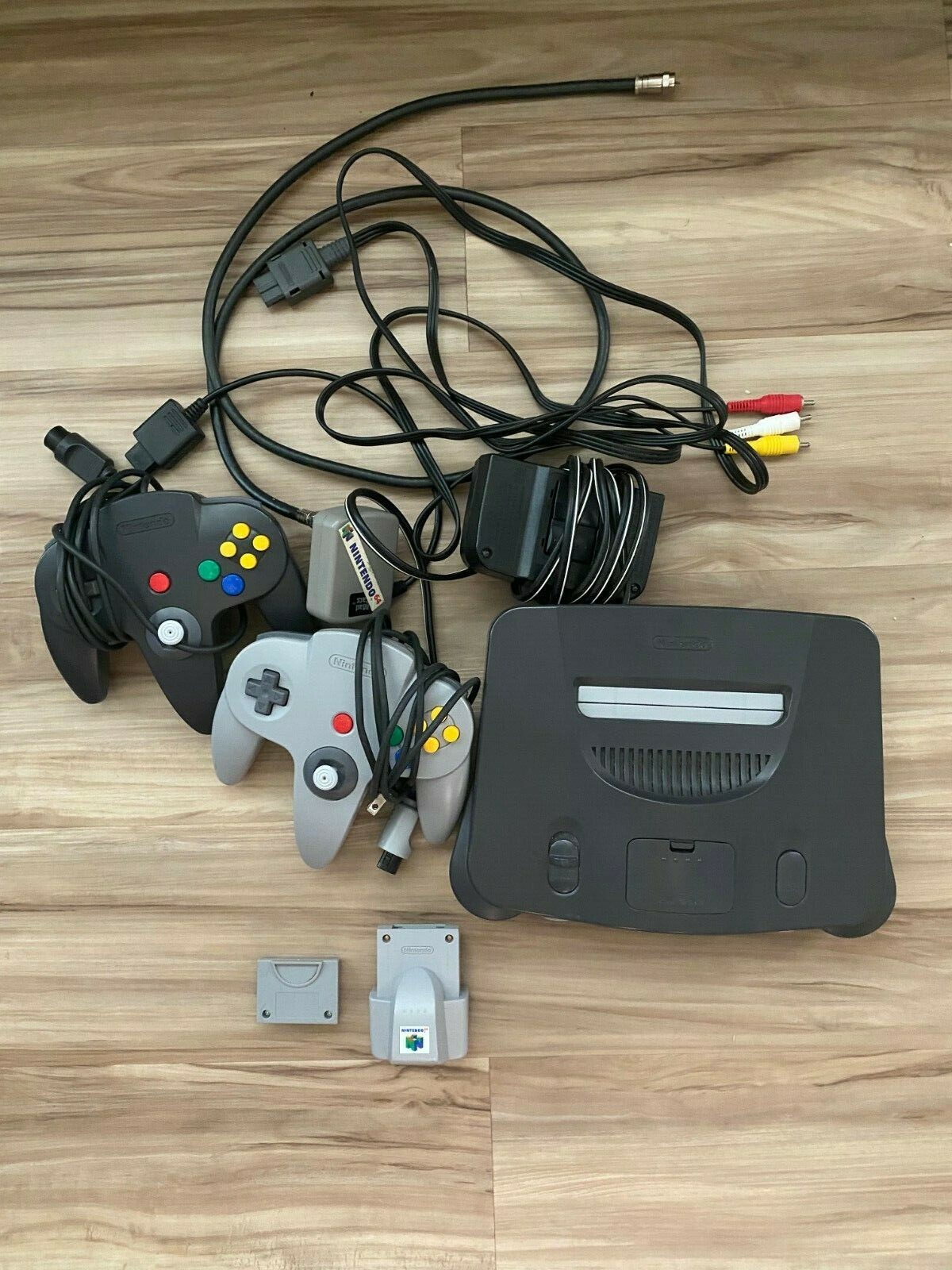 Nintendo 64 + Rumble Pak + Expansion Pak + Memory Card + 2 Controllers