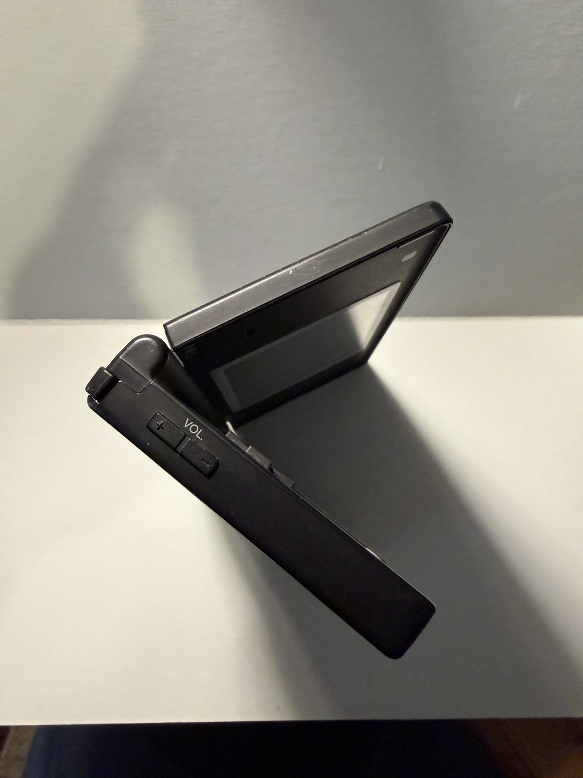 Tested Nintendo DSi Black System w/Charger Back R & L Buttons Do Not Work.