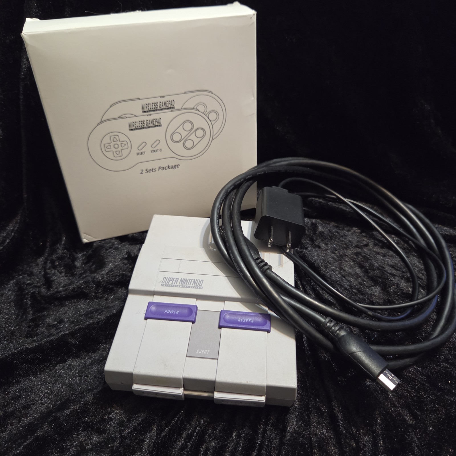 Super Nintendo SNES Mini Classic Console CLV-201 Cables 2- Cordless Controllers