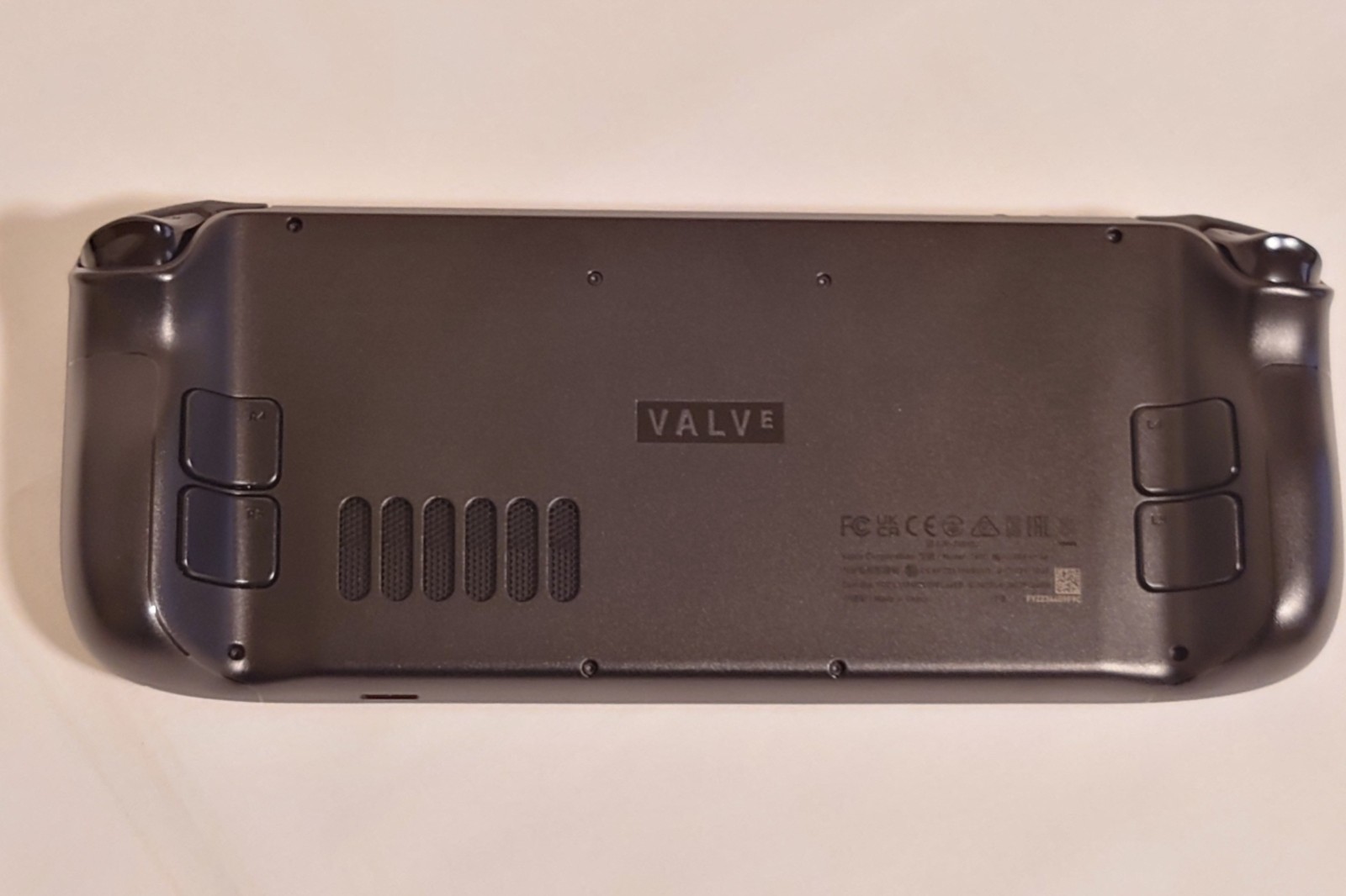 Valve Steam Deck OLED 1 TB w/ Handheld Case + Charger – Excellent Used Condition