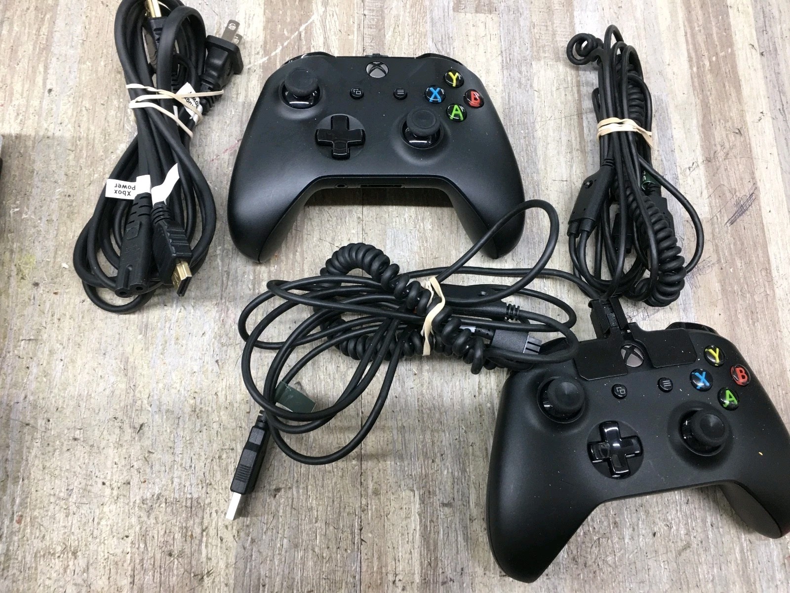 Microsoft Xbox one Gaming Console 1681 1 TB w/ two controller and cable
