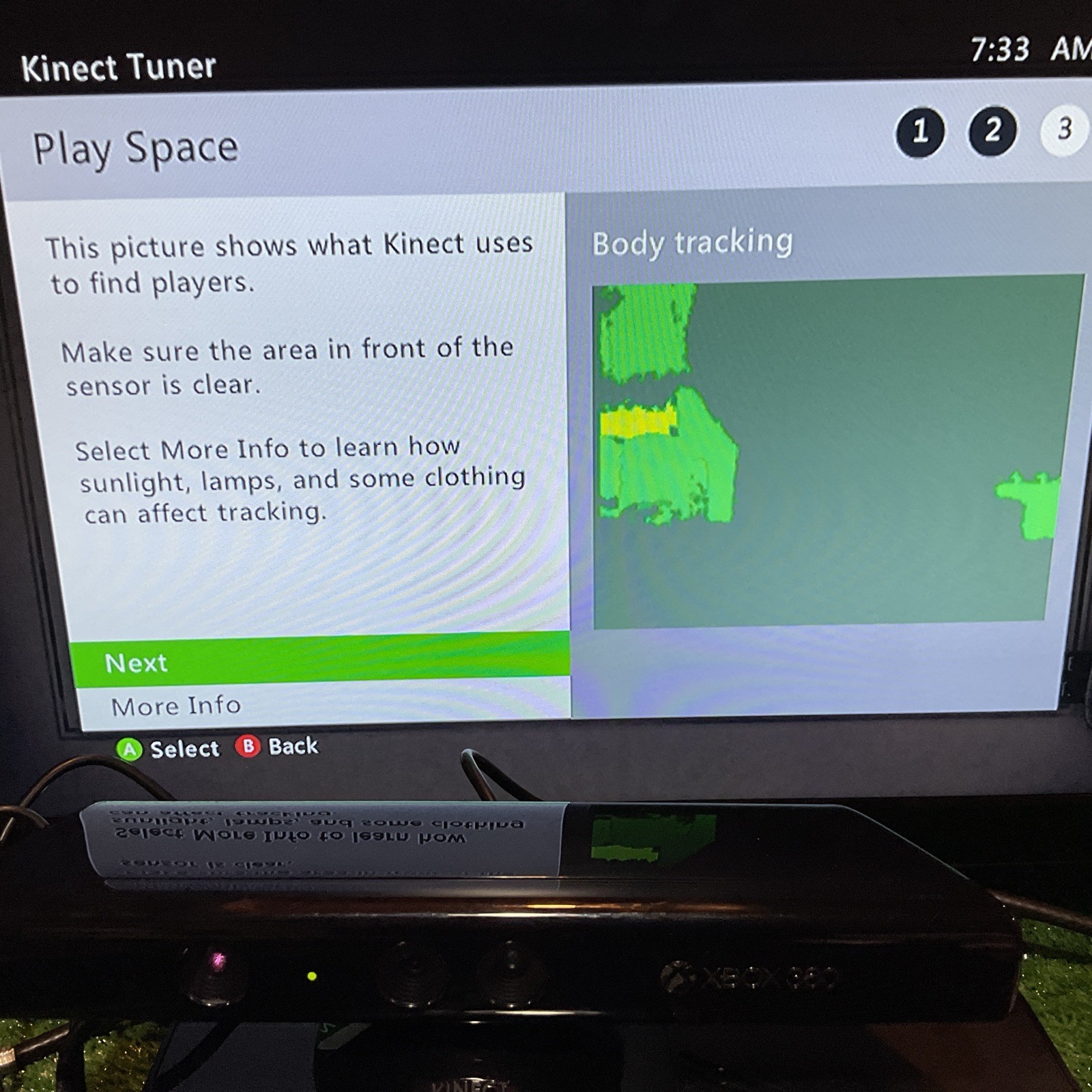 Xbox 360 4GB Kinect Bundle Box – Games Kinect Sports, Adventure, NCAA 14 + Sonic