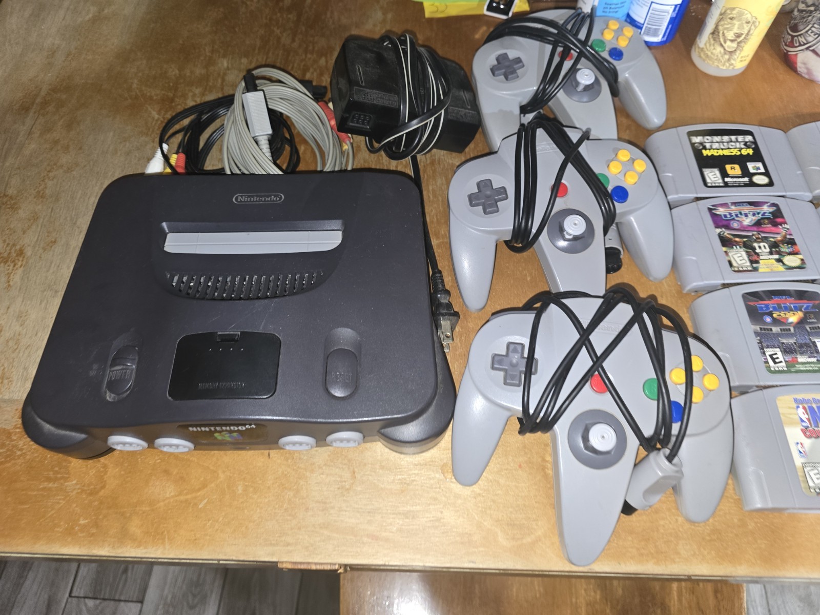 Nintendo 64 Bundle with 15 games and 3 controllers