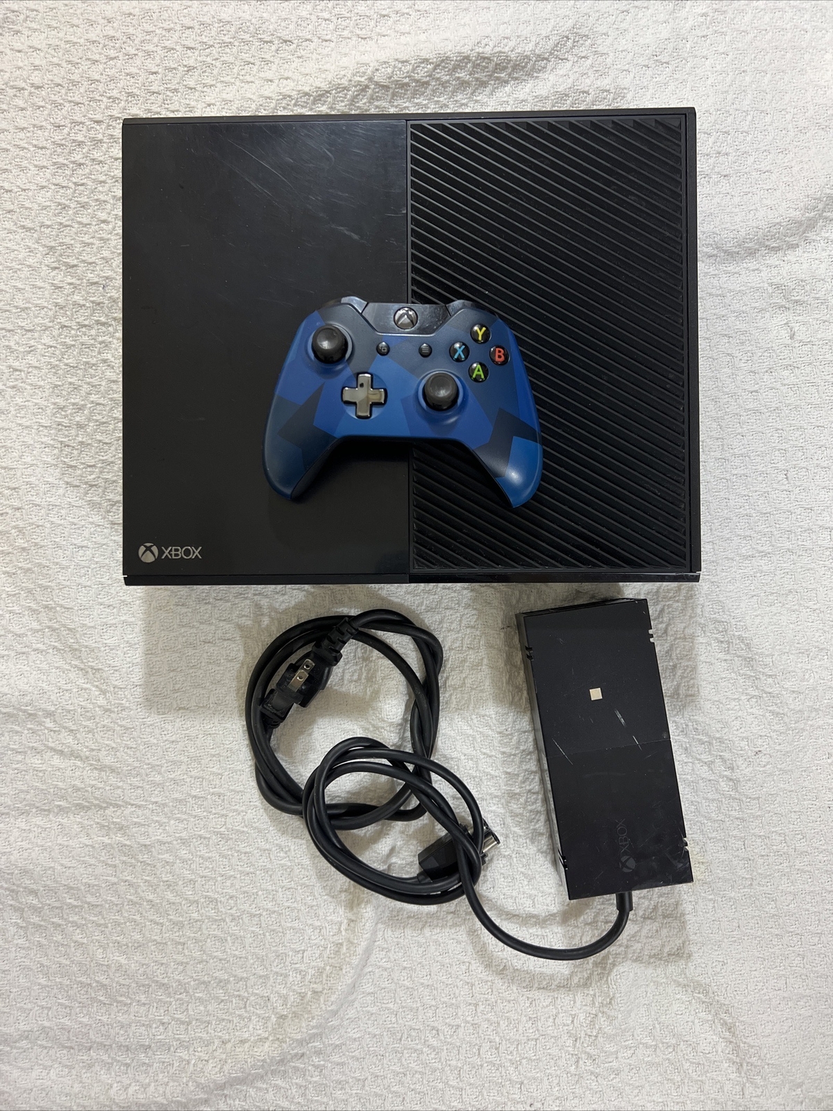 Microsoft Xbox One 500GB Black Console Bundle, Game + Controller Model No 1540