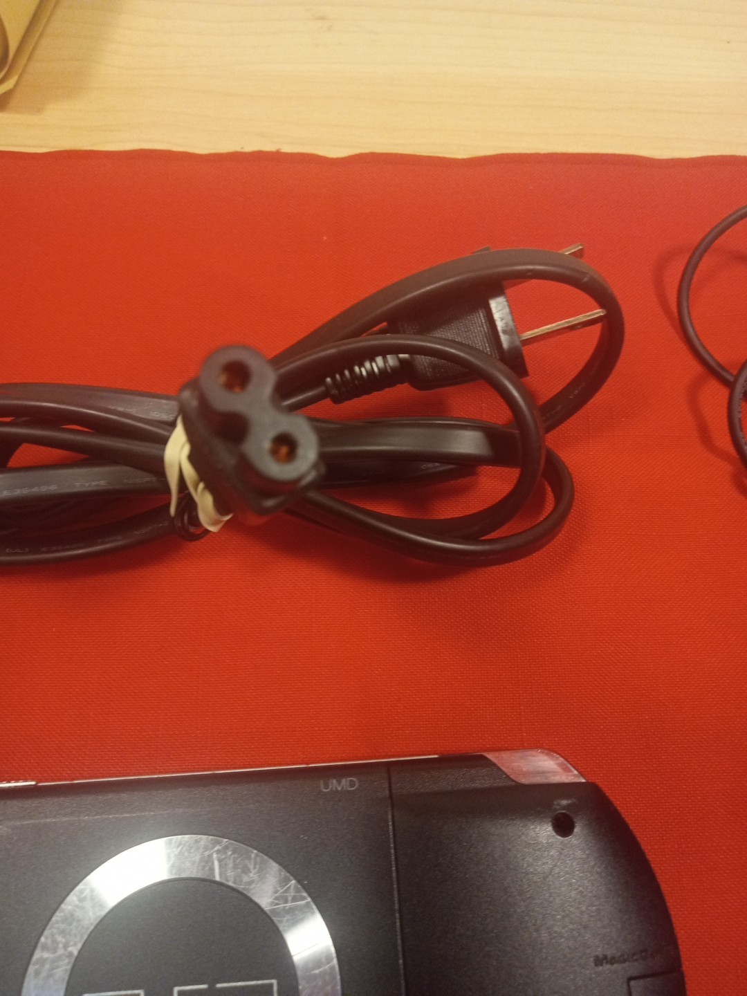PSP 1001 CONSOLE+AC ADAPTER/NO TOGGLE BUTTON OR BATTERY & COVER/ SEE…