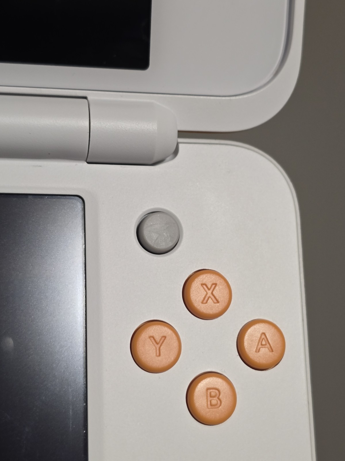 Nintendo 2DS XL Console – White/Orange + Game Cartridge