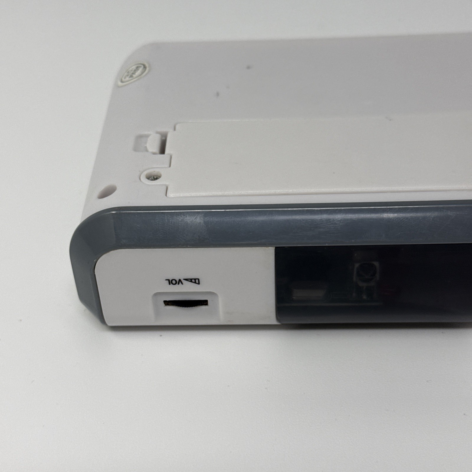 Hyperkin FC Mobile II 2 – Portable Nintendo NES – Powers On, White Blank Screen