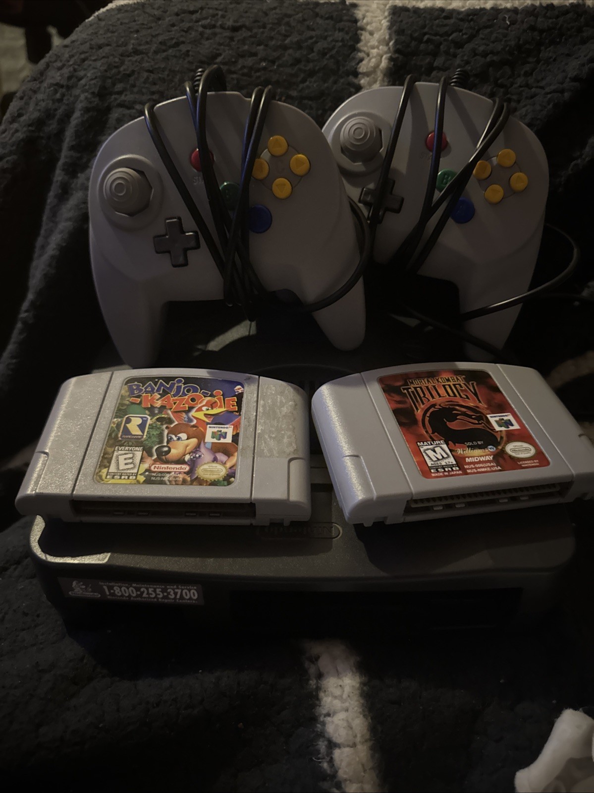 Nintendo 64 2 Controllers Wires Included 2 Games Banjo Kazooie &Mortal Kombat