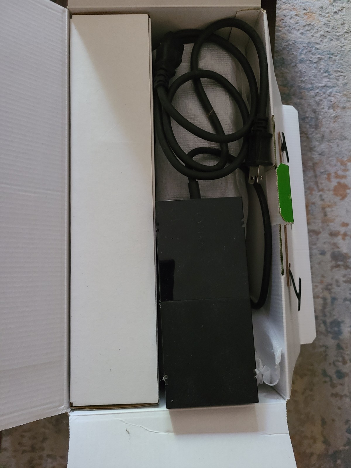 Microsoft Xbox One + Kinect 500GB Console with Box – Black 1 Controller Bundle
