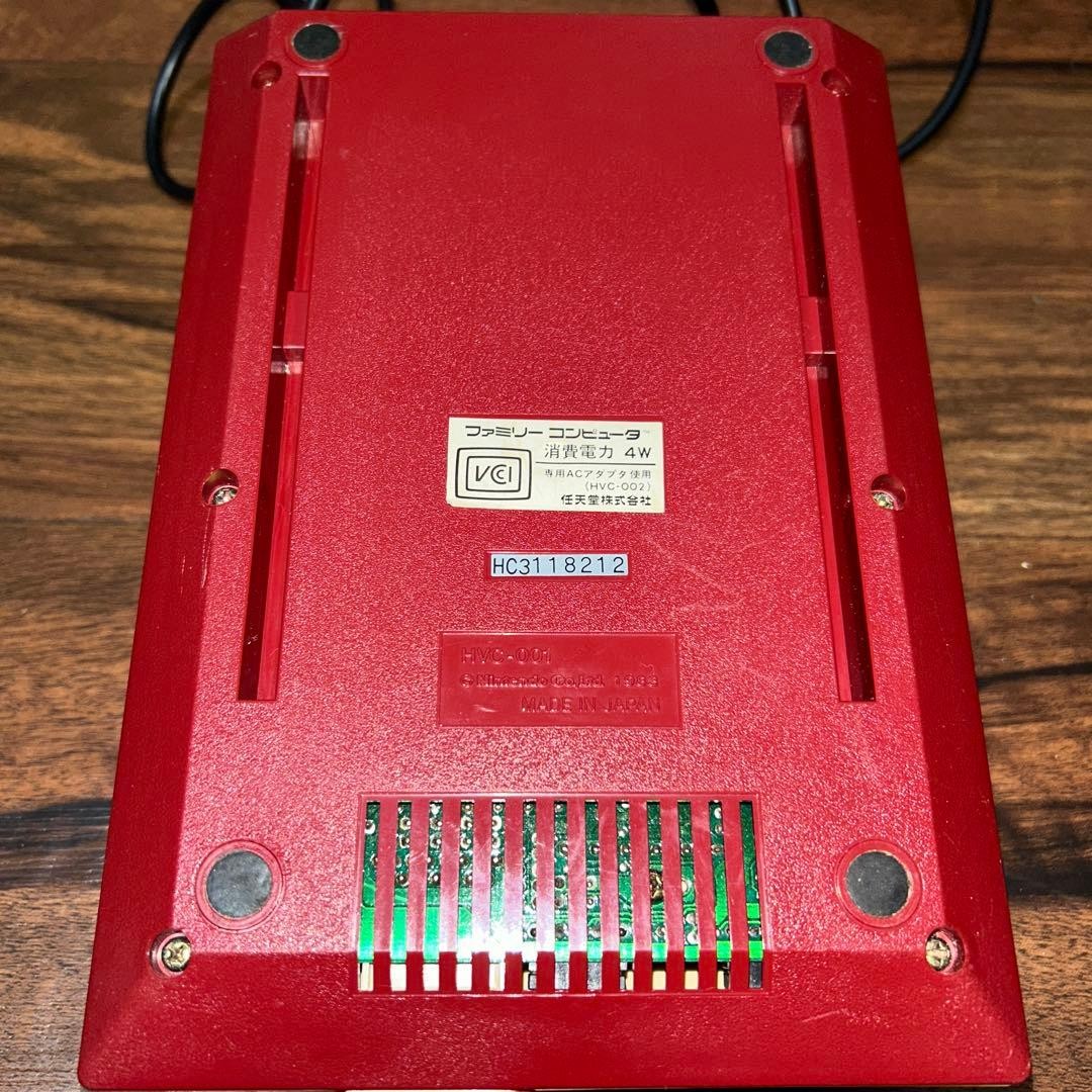 Vintage Nintendo Famicom console and game set, working condition confirmed D479