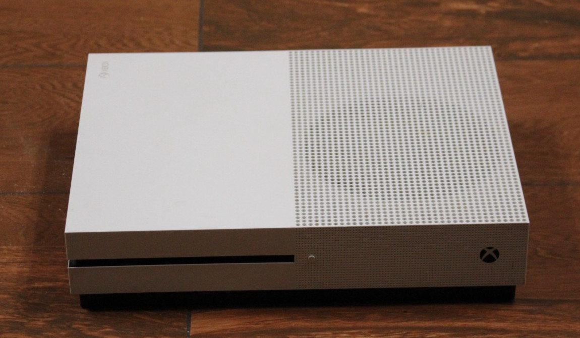 (RI3) Microsoft Xbox One S 500GB Video Game Console – White
