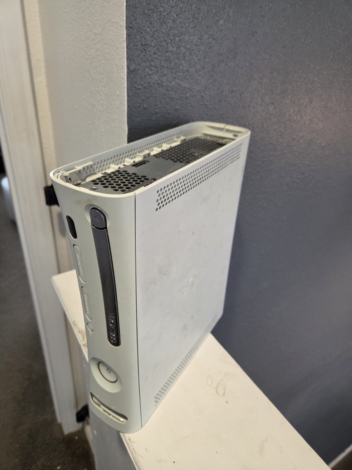Microsoft Xbox 360 Console – White – Parts Or Repair