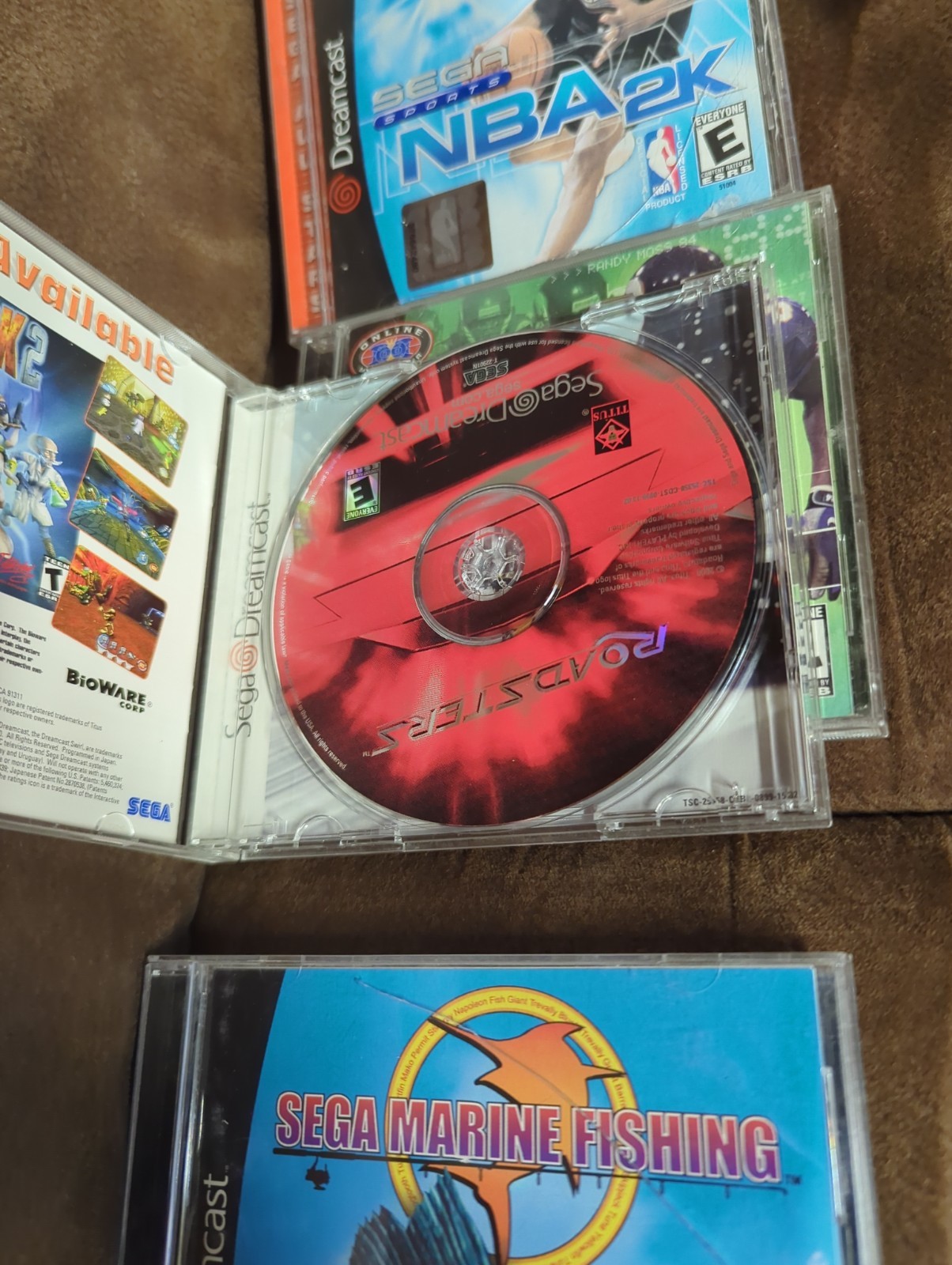 SEGA Dreamcast Console with two controllers and game – White