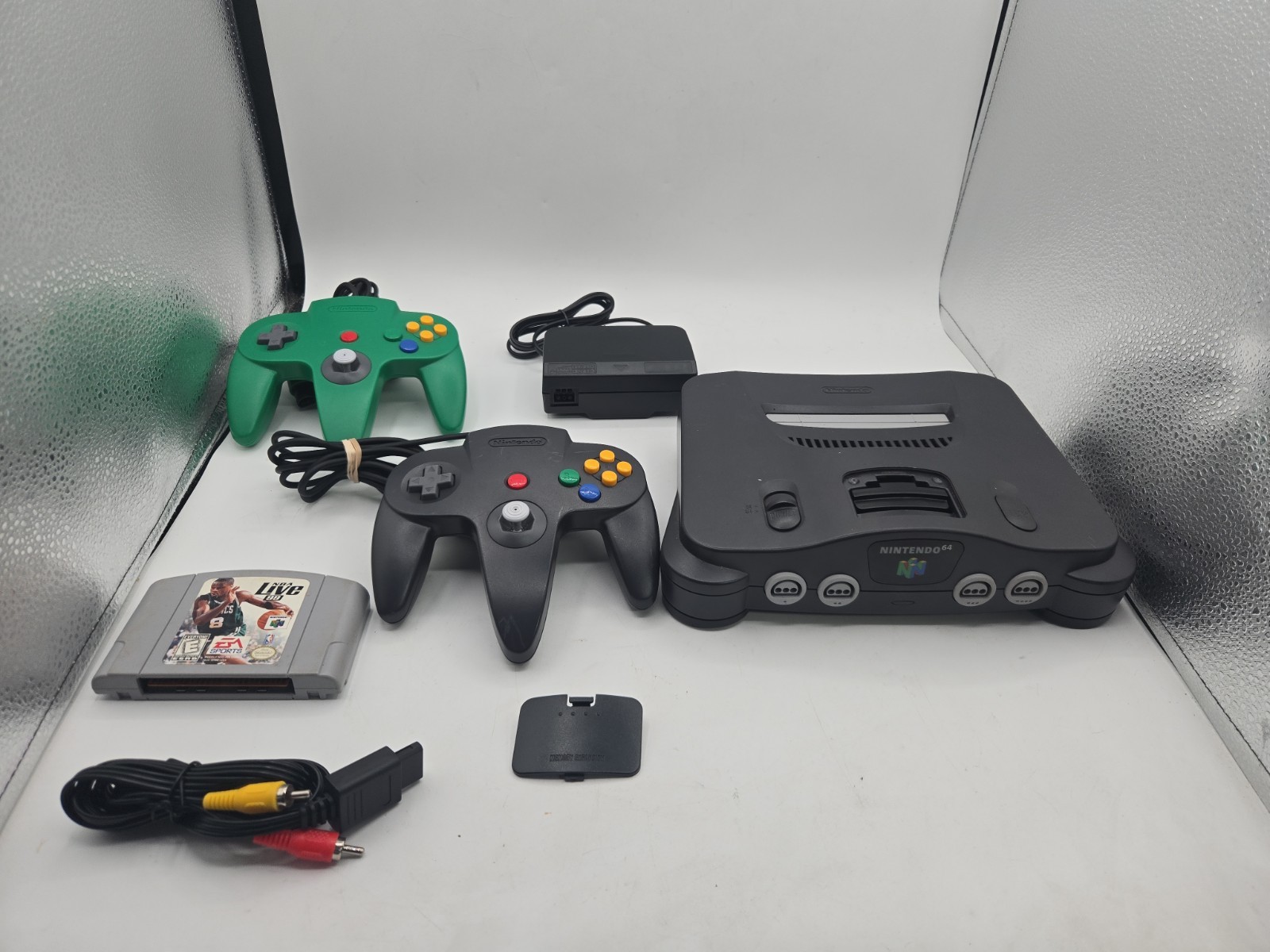 Nintendo 64 N64 System Console Bundle Controllers Cords & Jumper Pack Games Wow