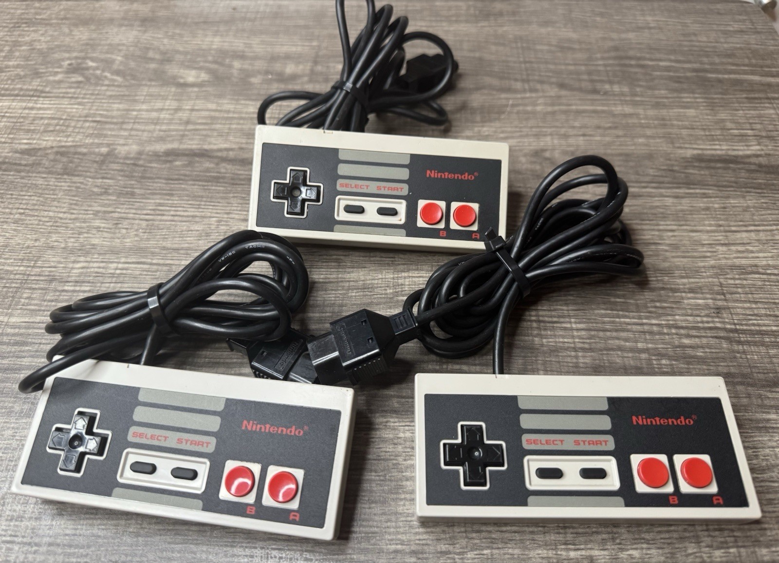 Nintendo NES Console with Extra Controller Grey Zapper and Game Tested Working