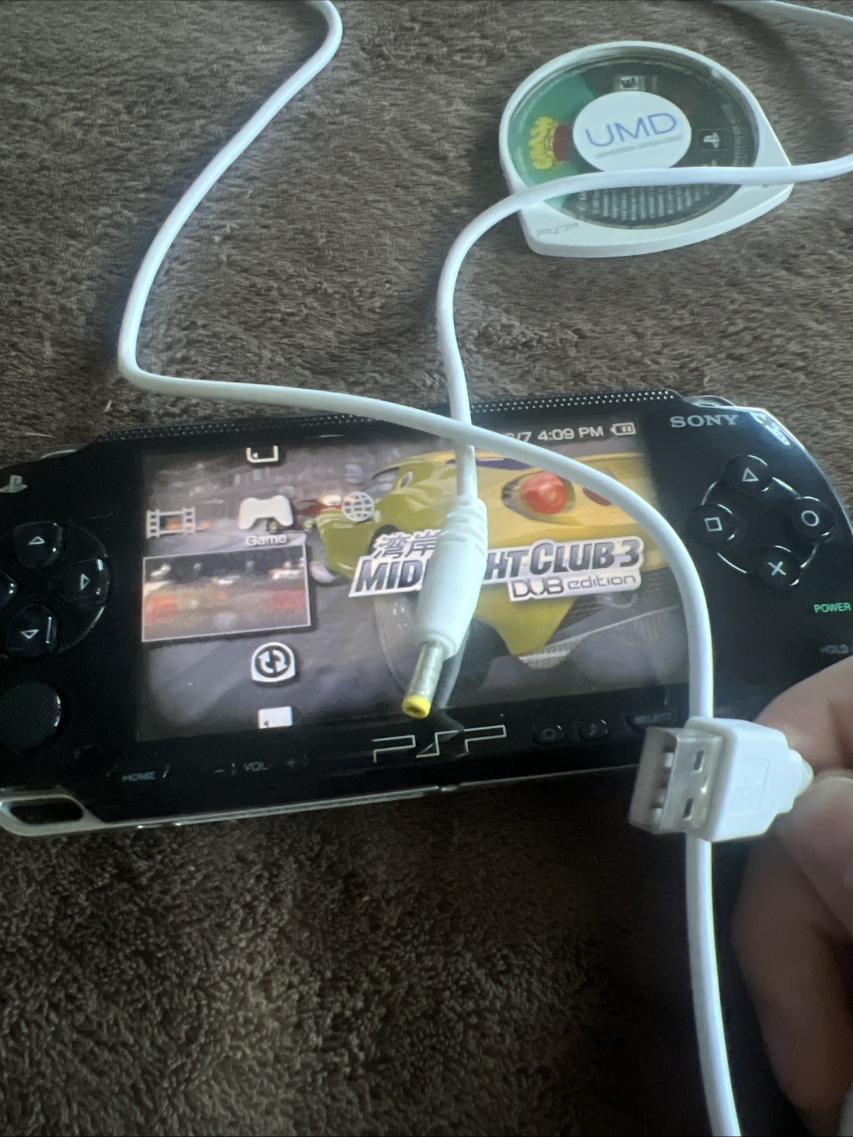 SONY PSP 1001 BLACK BUNDLE **TESTED** 1GB STICK, GAMES