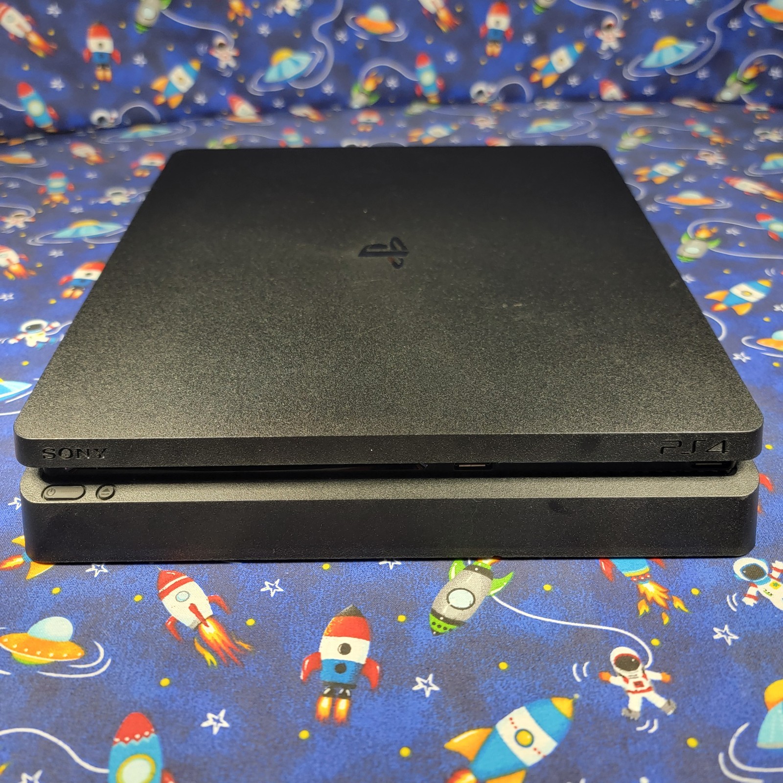 Sony PlayStation 4 PS4 Slim 1TB Console CUH-2215B With Controller & Cables