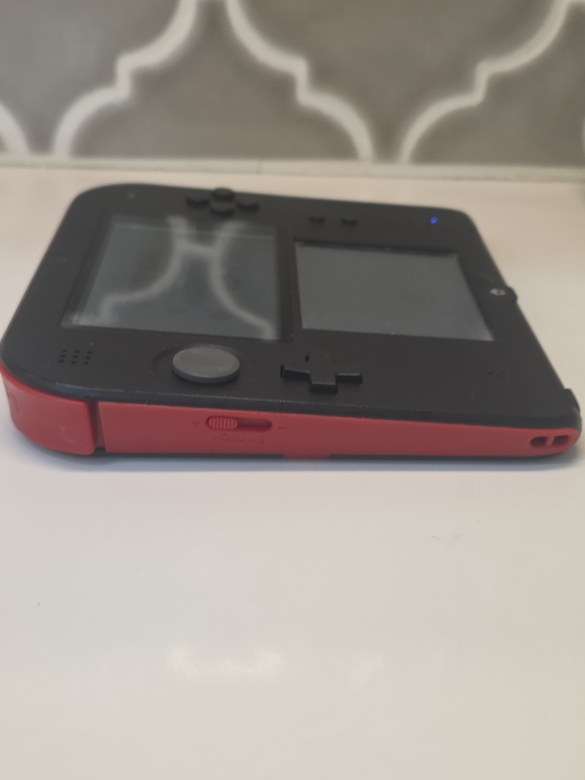 Nintendo 2DS Console Red & Black Charger 4GB SD Card Donkey Kong Country Working