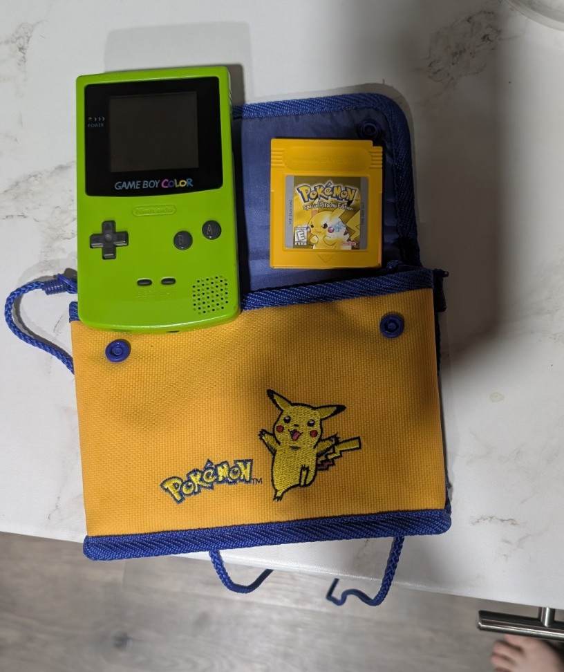 Nintendo Game Boy Color CGB-001 Lime Green w/ Pokemon Yellow & Pikachu Game Bag