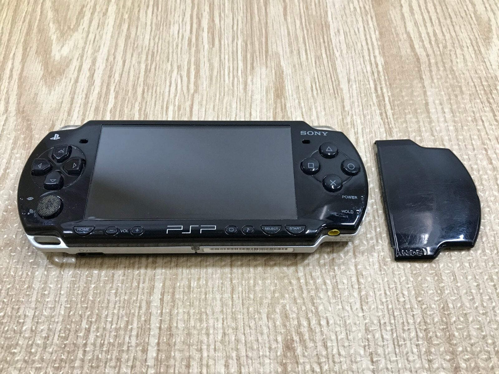 PSP-2000 PIANO BLACK Console Japan – With Defects GE1623