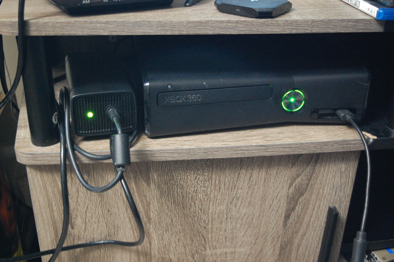 Xbox 360 S 4GB Console Bundle w/Kinect & 2 Controllers & 4 Games Tested