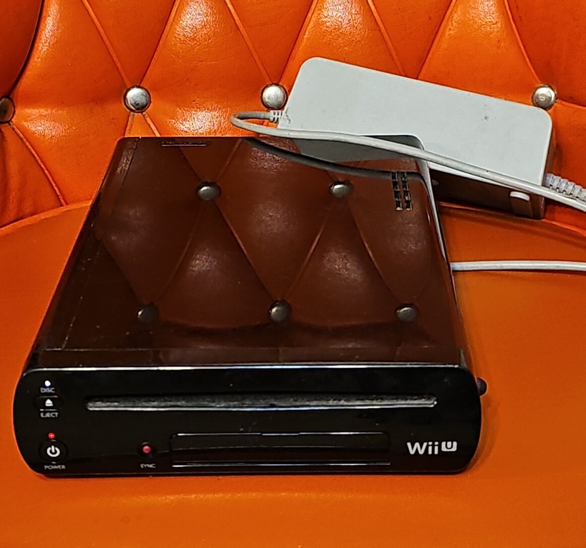 Nintendo Wii U WUP-101(02) 32GB Black Console the power cable and the HDMI cable