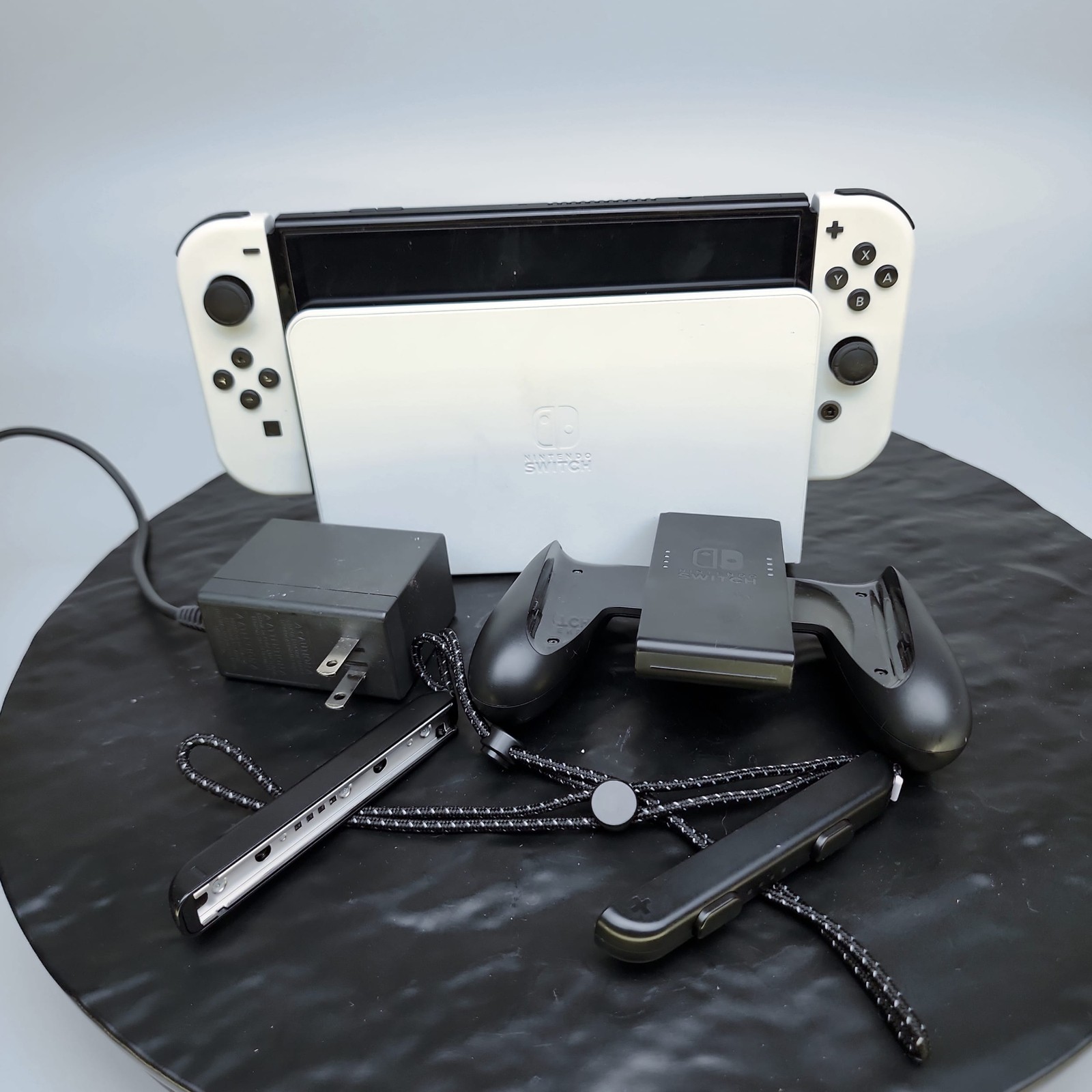 Nintendo Switch OLED Model (HEG-001) White Console – Function Tested – w/Box