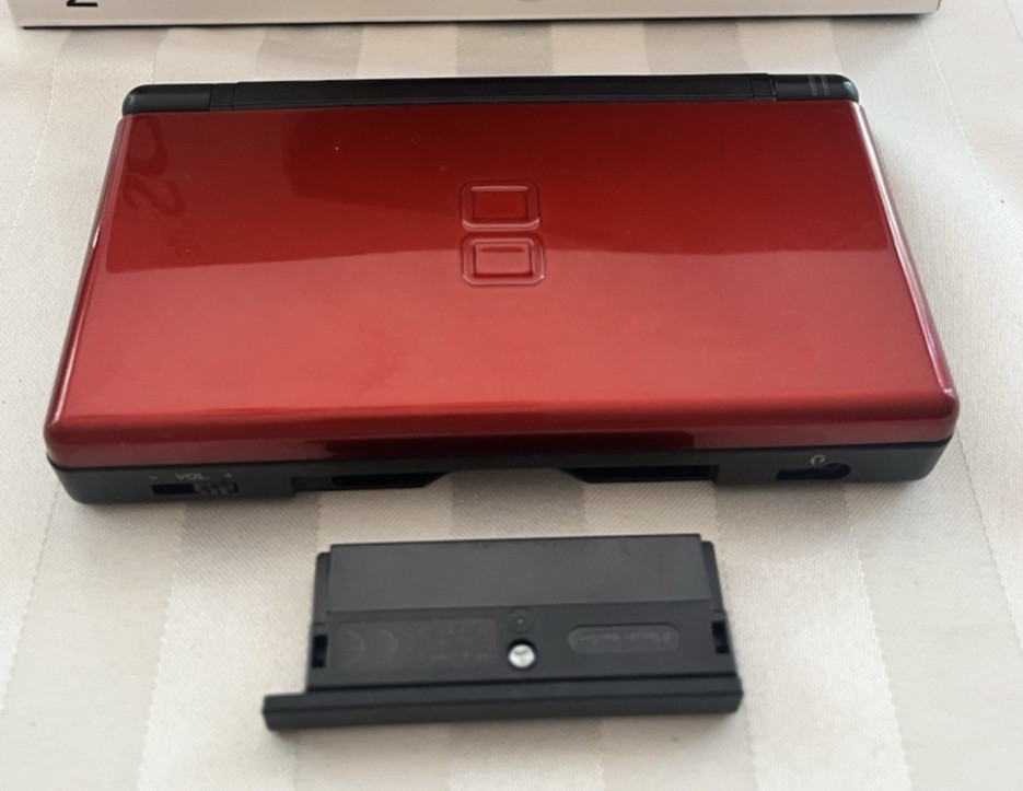 Nintendo DS Lite Crimson USG-001 Near-CIB Tested/Working – VERY NICE CONDITION!