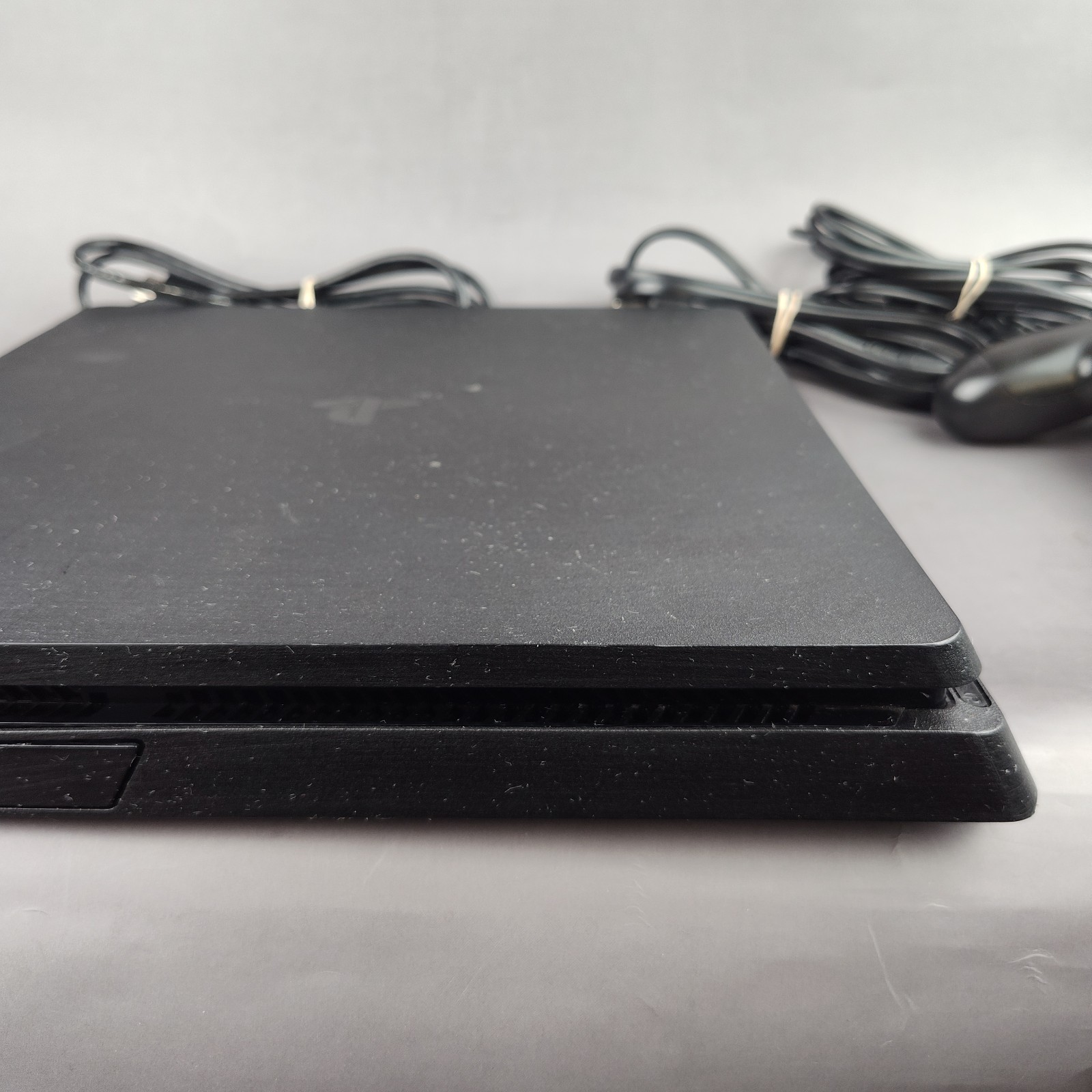 Sony PlayStation 4 Slim 1TB Console Jet Black – Controller + Wires Tested PS4