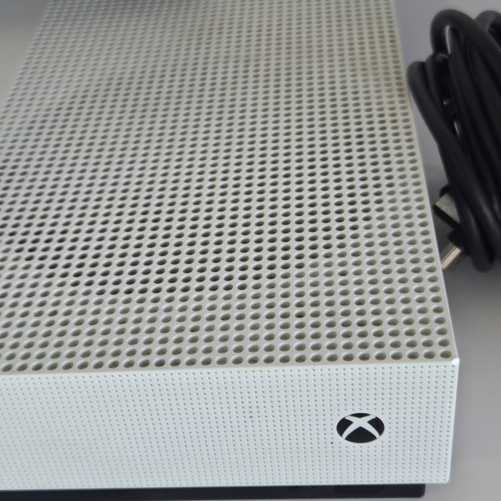 Microsoft Xbox One S White Console 1681 Console OEM w/ Controller & Cords TESTED