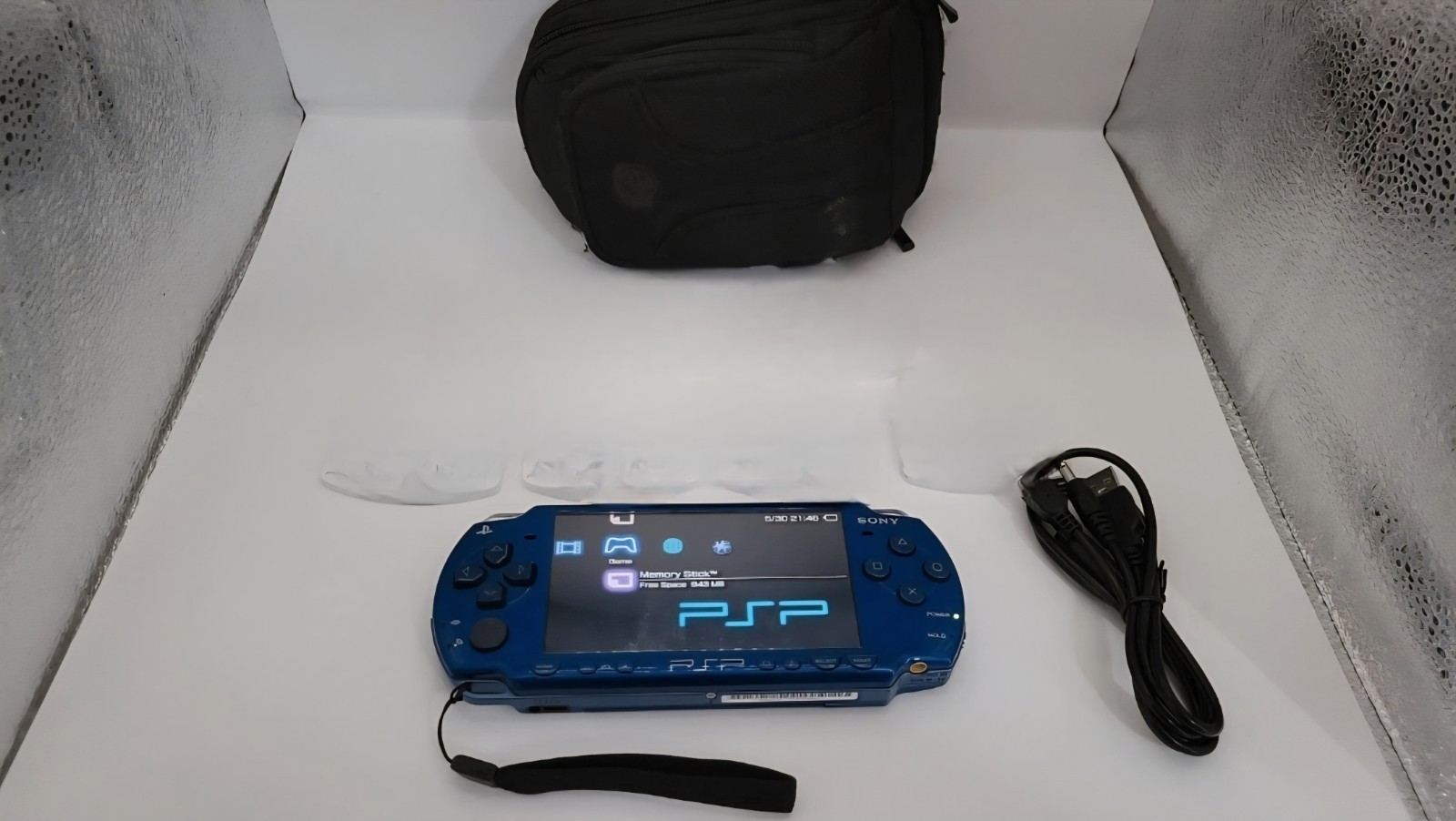 Sony PSP-2001 Blue Handheld Console Bundle Tested Works Charger Case Battery