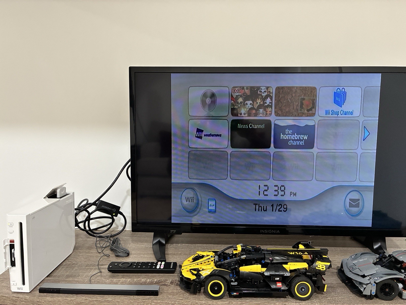 Nintendo Wii RVL-001 512 MB Home Console – White