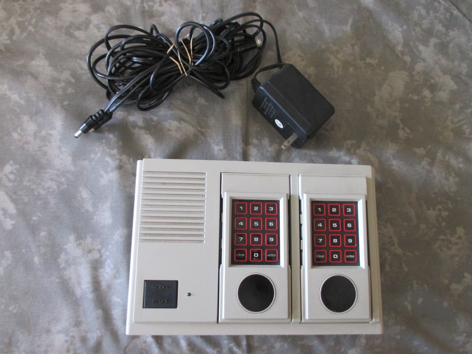 VINTAGE MATTEL INTELLIVISION II GAME CONSOLE WITH GAME 1982