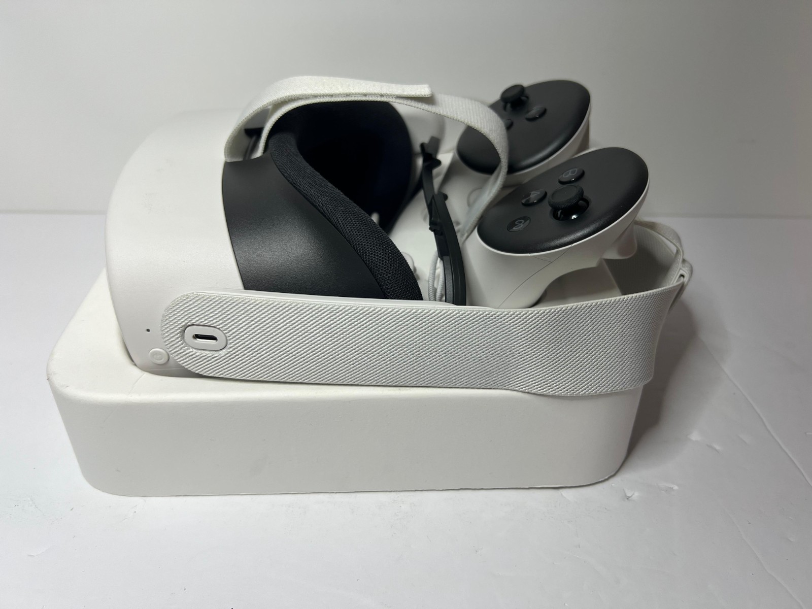 Meta Quest 3S 128GB Mixed Reality Headset – All-in-One VR
