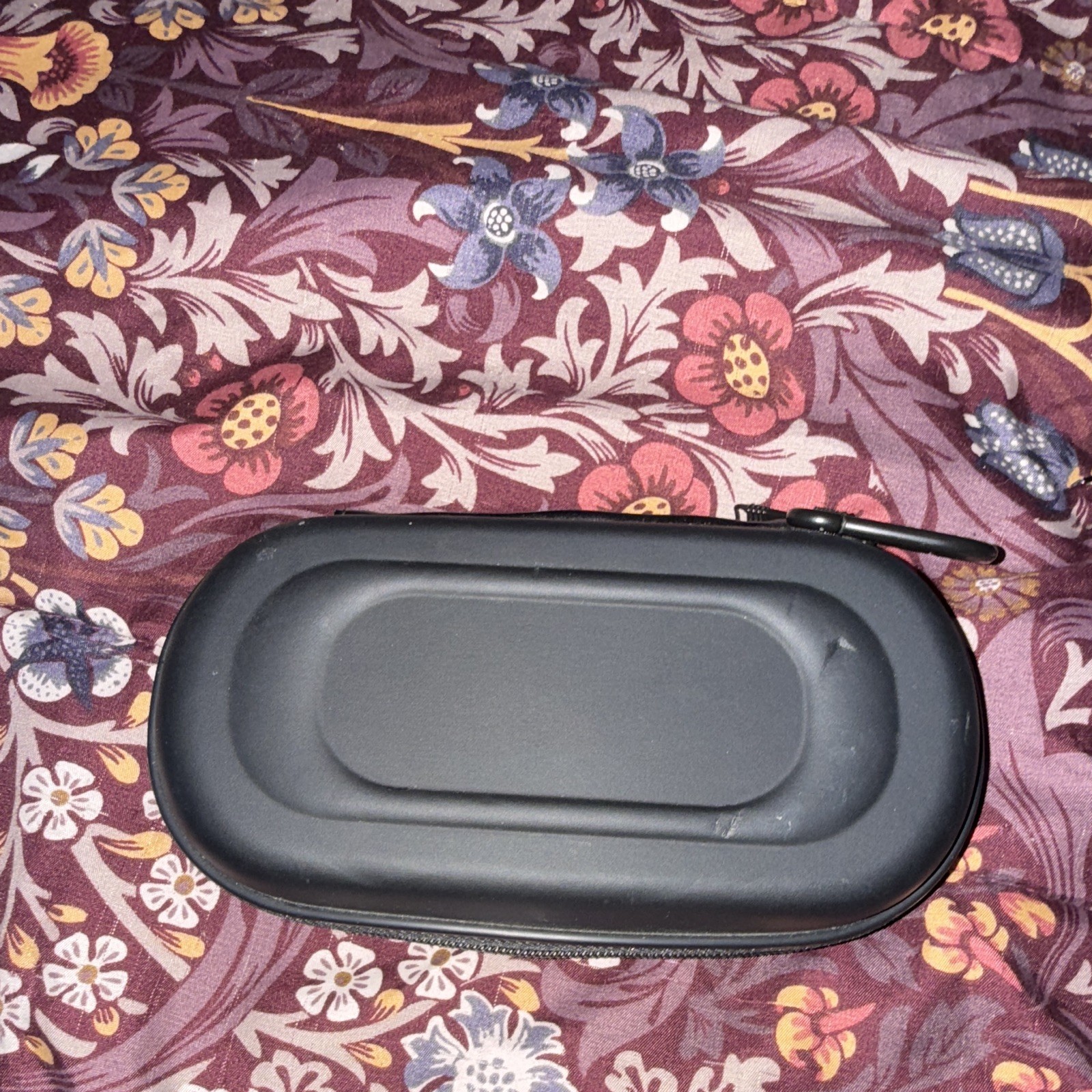Sony PS Vita PCH-1001 Black Handheld Wi-Fi Console w/ Case &, Charger, and Game